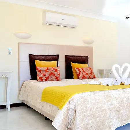 Holiday home With Private Swimming Pool And Sea Views *